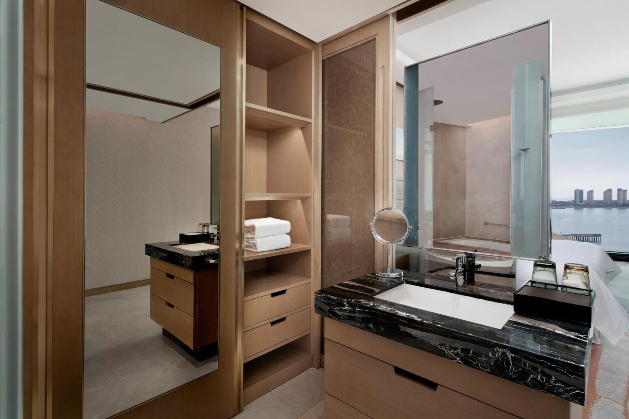 Sheraton Qingdao West Coast Esterno foto